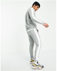 ASOS – trainingsanzug – trainingsoberteil mit halblangem reißverschluss/enge jogginghose mit seitenstreifen - Grau