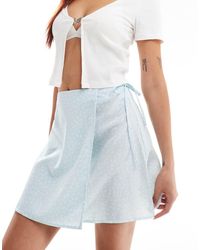 Monki - Minigonna A Portafoglio A Fiorellini Con Allacciatura Laterale - Lyst