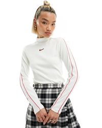 Nike - Streetwear - maglietta a maniche lunghe con collo a lupetto sporco e rossa - Lyst
