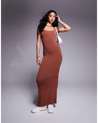 In The Style - Fits Slinky Sculpt Square Neck Short Sleeve Maxi Dress - Lyst