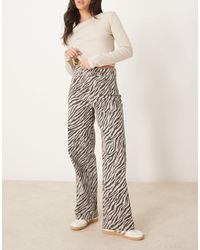 Y.A.S - – weit geschnittene jeans mit hohem bund und zebramuster - Lyst