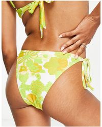 Reclaimed (vintage) - Inspired - slip bikini con davanti a v e laccetti laterali verde a fiori rétro - multi - Lyst