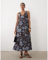 Mango - Midikleid mit v-ausschnitt und ohne ärmel mit blumenmuster - Lyst