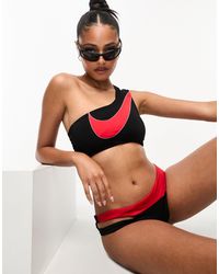 Nike - – icon sneakerkini – asymmetrisches bikinioberteil - Lyst
