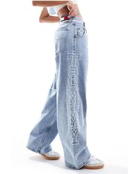 Tommy Hilfiger - Daisy - jeans ampi lavaggio medio a vita bassa con logo laterale - Lyst