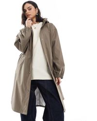 ASOS - Chubasquero Marrón Grisáceo Con Bajo Irregular Y Acabado Engomado De - Lyst