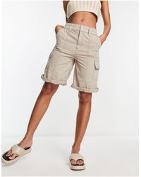 ASOS - Pantalones cortos cargo marrón grisáceo alargados con pespuntes en contraste - Lyst