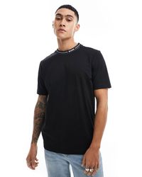 BOSS - T-shirt nera con fettuccia del logo sul collo - Lyst