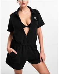 Calvin Klein - Tuta corta nera da spiaggia con zip sul davanti e monogramma - Lyst