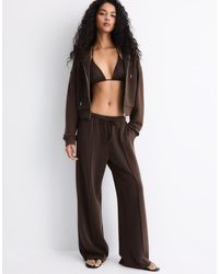 Stradivarius - Zachte Broek Met Wijde Pijpen En Naaddetail - Lyst