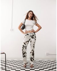 Weekday - – gerade geschnittene hose mit kuhprint und niedrigem bund - Lyst
