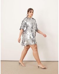 ARRANGE - Curve – mit scheibenpailletten verziertes kurzes t-shirt-kleid - Lyst