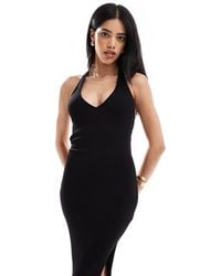 Bershka - – figurbetontes neckholder-midikleid aus strick - Lyst