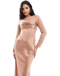 ASOS - Vestido Largo Color Topo Con Diseño De Capas Y Cuerpo Estilo Corsé Desbocado De Mezcla De Chifón Y Satén De -Beis Neutro - Lyst