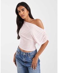 Miss Selfridge - Top Rosa E Crema A Righe Con Spalla Scoperta - Lyst