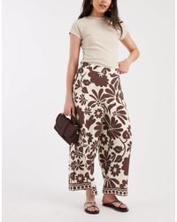 ONLY - – cropped-hose mit em blumenmuster und weitem bein - Lyst