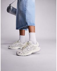 Nike - Zapatillas De Deporte Hueso Y Moradas Utilitarias P-6000 De - Lyst