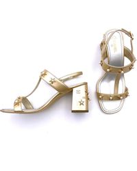 Chanel Sandals In Gold Leather With Stars And Faux Pearls -pre - Metallic