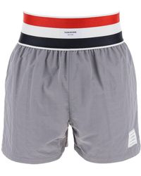 Thom Browne - Shorts des bermudes en nylon avec une bande élastique en rouge - Lyst