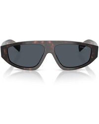 Prada - Zonnebril Prc02 S 17 N70 B Root Bruin/donkergrijs Heren - Lyst