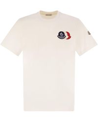 Moncler - Katoenen T -shirt Met Geborduurd Tricolor -logo - Lyst