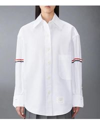 Thom Browne - Supergroot Overhemd Met Puntkraag En Rwb Grosgrain-armbanden In Oxford - Lyst