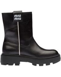 Miu Miu - Botas de cuero con logo - Lyst