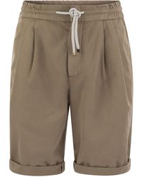 Brunello Cucinelli - Pantalones cortos de bermudas de en prendas de algodón teñido de algodón con cordero y dardos dobles - Lyst