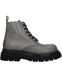 Bottega Veneta - Hommes 's Bottes en cuir gris / asphalte - Lyst