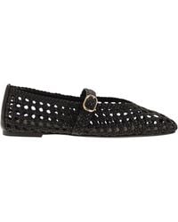 Stuart Weitzman - Gewebte Nappaleder-Flats mit Riemen - Lyst