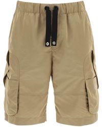 Versace - Pantalones cortos de carga de nylon de gran tamaño - Lyst