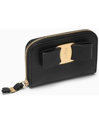 Ferragamo - Vara Black Leather Zip Around Wallet With Bow - Lyst