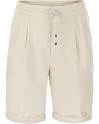 Brunello Cucinelli - Bermuda Shorts dans le vêtement teint en coton gabardine avec cordon et doubles fléchettes - Lyst