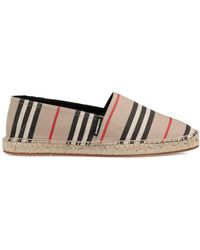 Burberry Flats for Women - Up to 55% off at Lyst.ca