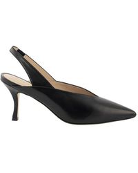 stuart weitzman comet pump