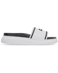 McQueen - Logo Detail Rubber Slides - Lyst