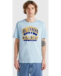 Benetton - Benetton, Camiseta Azul Claro De Algodón Con Logo Amarillo, Turquesa, Hombre - Lyst