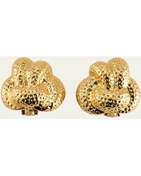 Verdura - 18k Yellow Gold Hammered Knot Earclips - Lyst