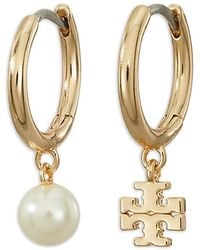 Tory Burch - Kira Imitation Pearl & Double T Charm Mismatched Hoop Earrings - Lyst