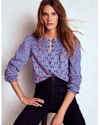 Boden - Elsa Jerseyhemd Mit Gesmokter Passe-Leuchtendes Blau, Geometrische Ornamente - Lyst