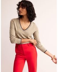 Boden - Pull Festonné En Laine Mérinos À Col En V-Camel Chiné - Lyst