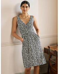 Boden Synthetic Effie V-neck Jersey Dress Strawberry Daiquiri Wild Flora in Pink | Lyst