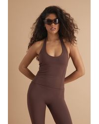 Boohoo - Top Dsgn Studio Deportivo Súper Suave Con Escote Halter Y Costuras Acolchadas - Lyst
