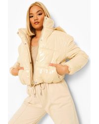 Boohoo Cappotto corto ultra lucido con cappuccio Petite - Neutro