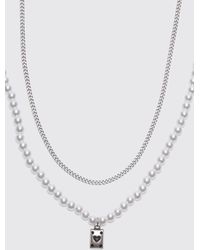 BoohooMAN Doppellagige Perlen-Halskette mit Anhänger - Weiß