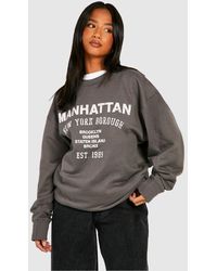 Boohoo - Petite Manhattan Slogan Varsity Printed Oversized Sweatshirt - Lyst
