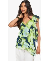 Boohoo - Blusa De Chifón Asimétrica Con Volante Y Estampado De Flores - Lyst