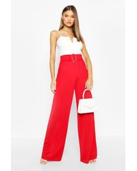 Boohoo Womens Marlenehose mit ovaler Gürtelschnalle - Rot