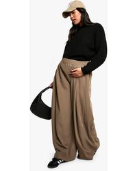 Boohoo - Pantalón Premamá De Pernera Ancha Y Tela Plisado Sobre La Barriga - Lyst
