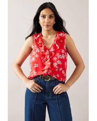 Wallis - Petite Floral Sleeveless Ruffle Blouse - Lyst